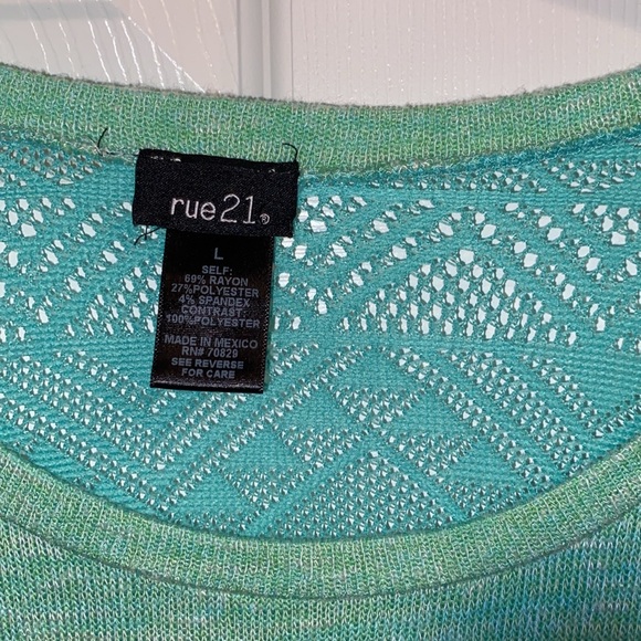 Large top - Picture 2 of 3